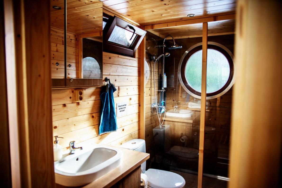 Houseboat Bonanza Prague Hotell Exteriör bild
