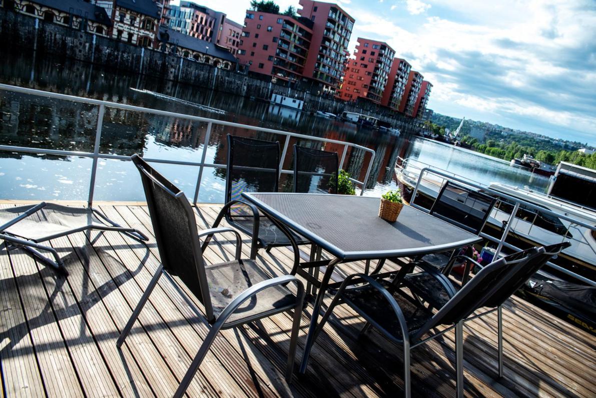 Houseboat Bonanza Prague Hotell Exteriör bild