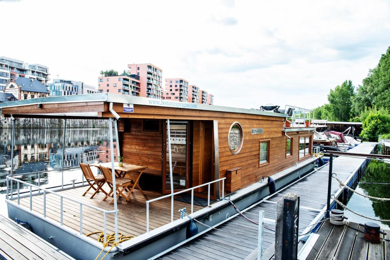 Houseboat Bonanza Prague Hotell Exteriör bild