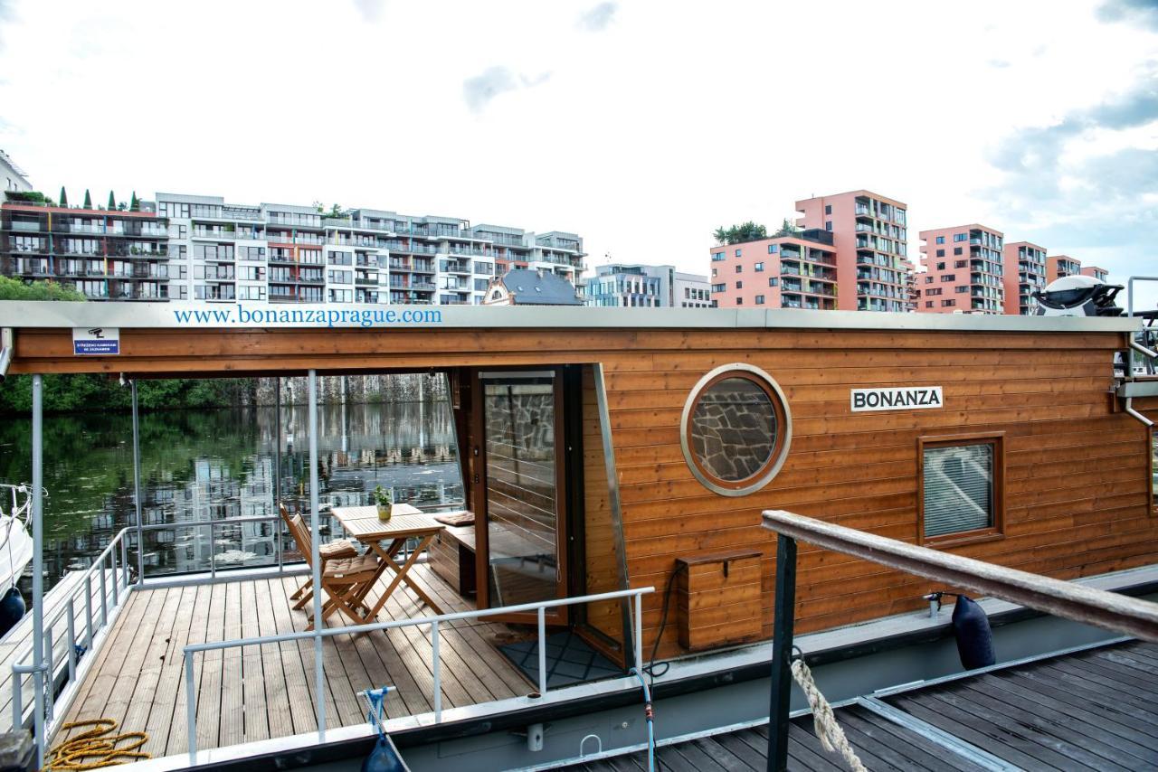 Houseboat Bonanza Prague Hotell Exteriör bild